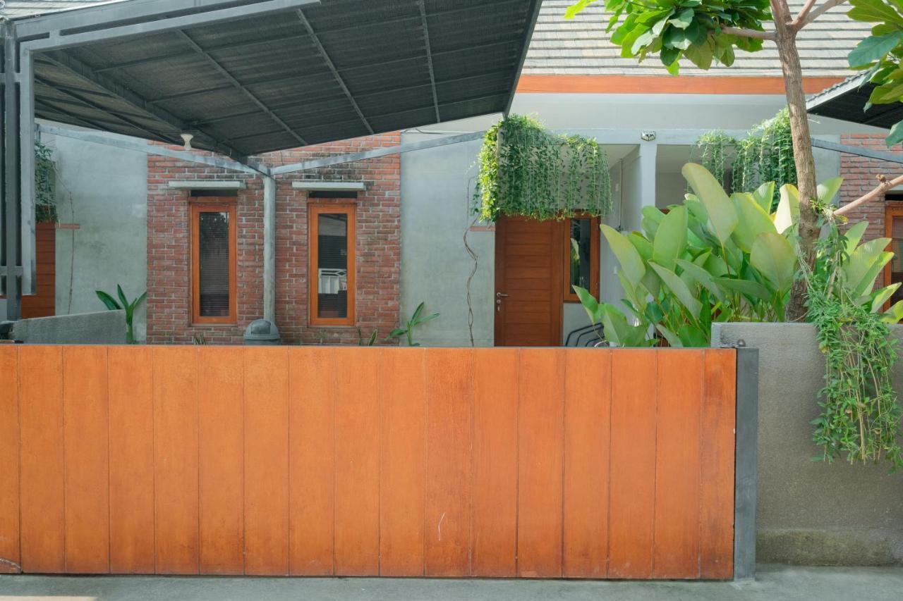 Andewi Guest House Denpasar Redpartner - Minimum Stay 30 Nights Sanur  Exterior photo